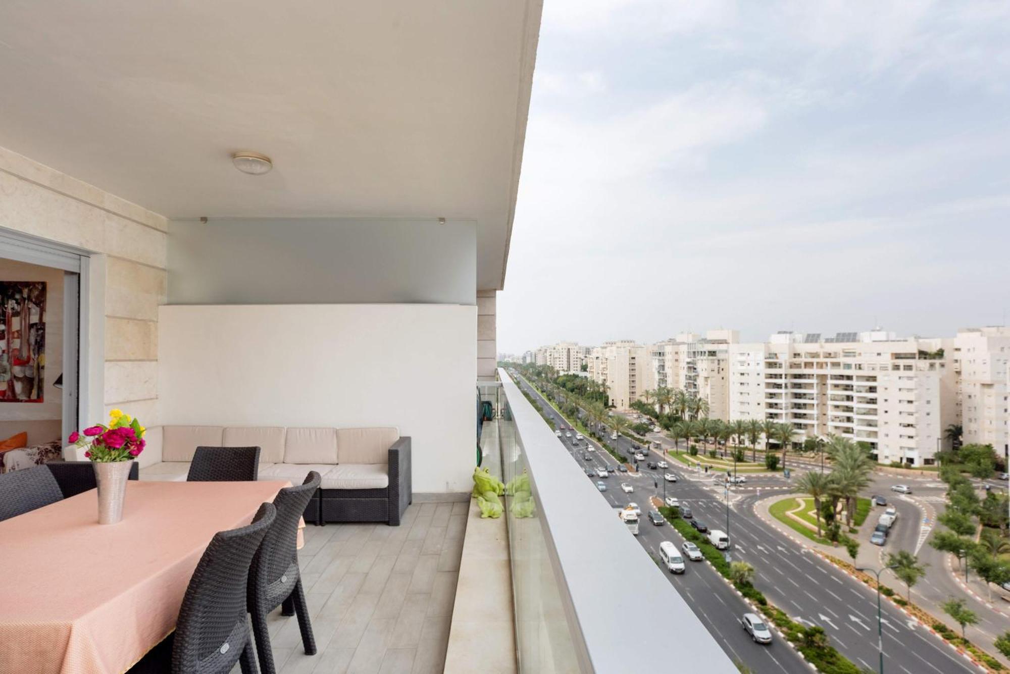 Urban Gem With Outdoor Lounge By Sea N' Rent Apartman Tel-Aviv Kültér fotó